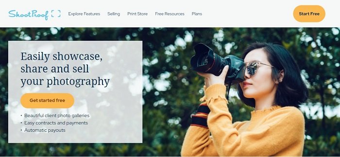 Captura de pantalla del creador de sitios web de fotografía Shootproof con una chica usando DSLR