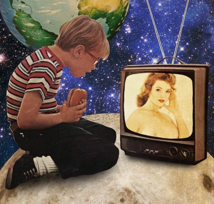 Collage digital de un niño viendo a una dama en la televisión en el espacio