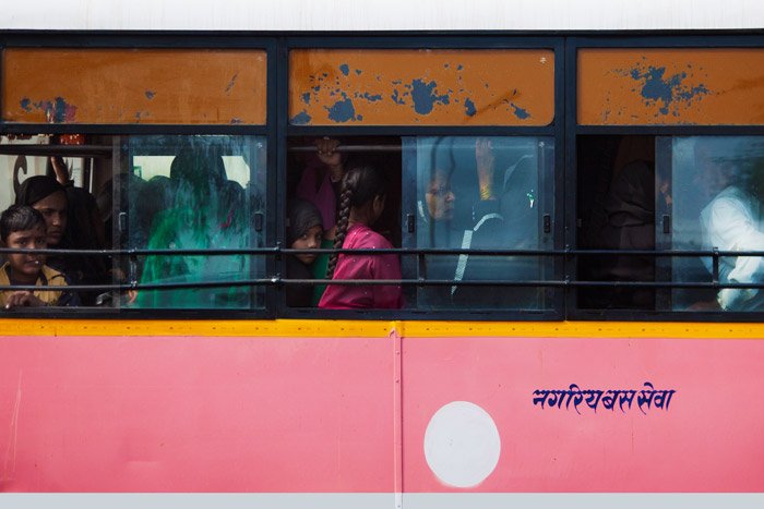 gente en transporte publico