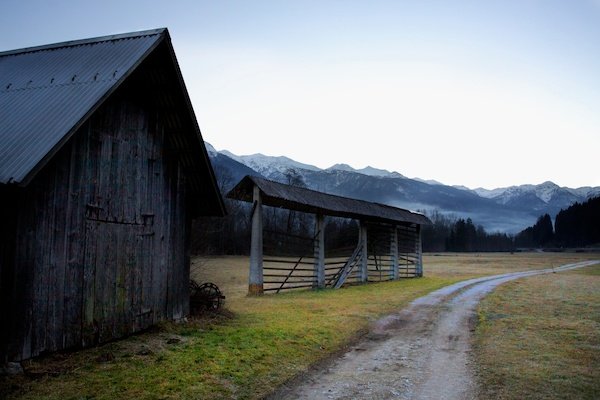 Cabaña y montañas en Eslovenia