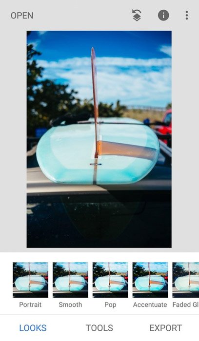 Una captura de pantalla de la navegación por el menú principal en Snapseed