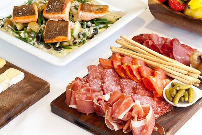 Un delicioso ejemplo simple de fotos de archivo de varios platos de comida