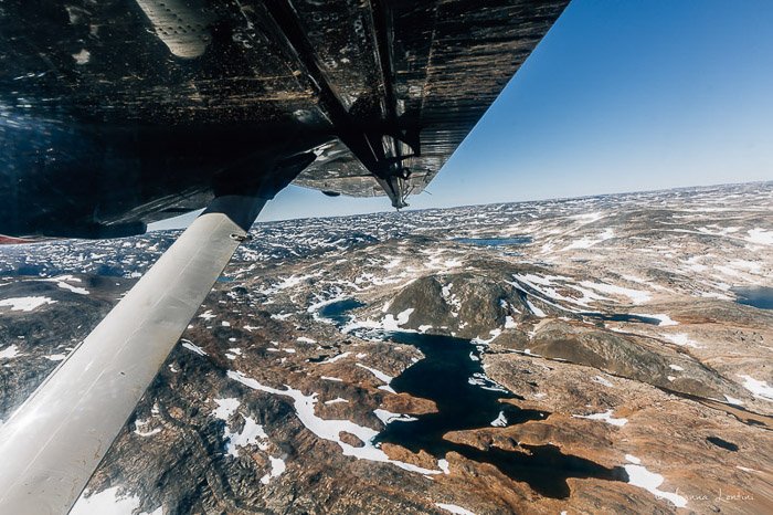 Impresionante vista aérea de un paisaje tomado desde un avión: equipo de fotografía de aventura