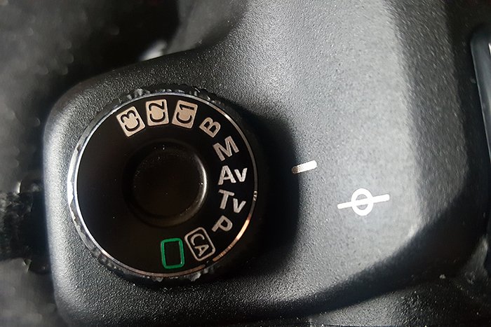 Primer plano de la configuración de la cámara DSLR