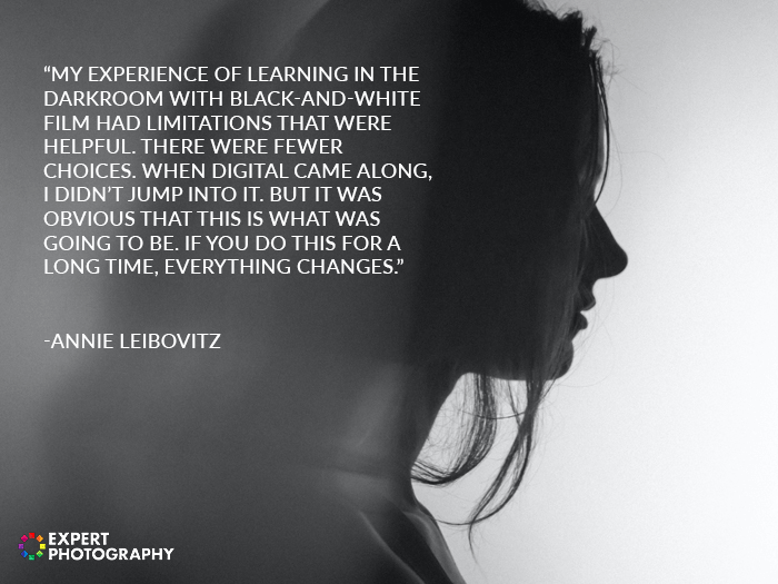 fotografía en blanco y negro con cita superpuesta