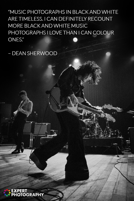 fotografía en blanco y negro con cita superpuesta