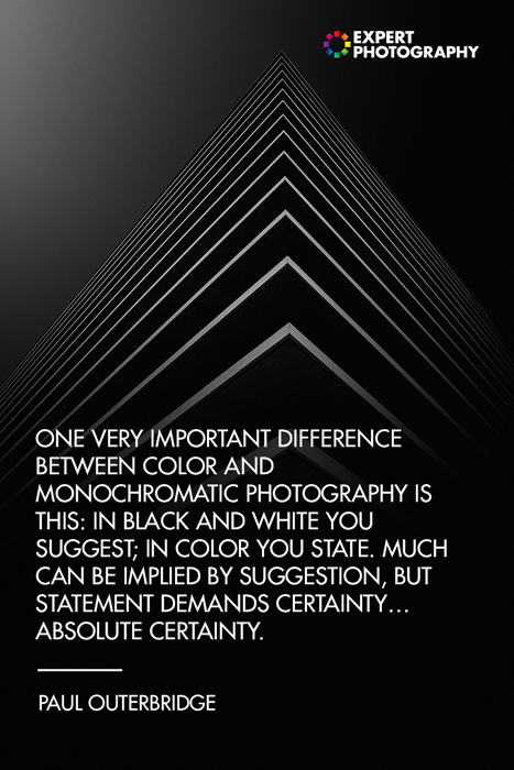 Foto de arquitectura atmosférica superpuesta con una cita de Paul Outerbridge