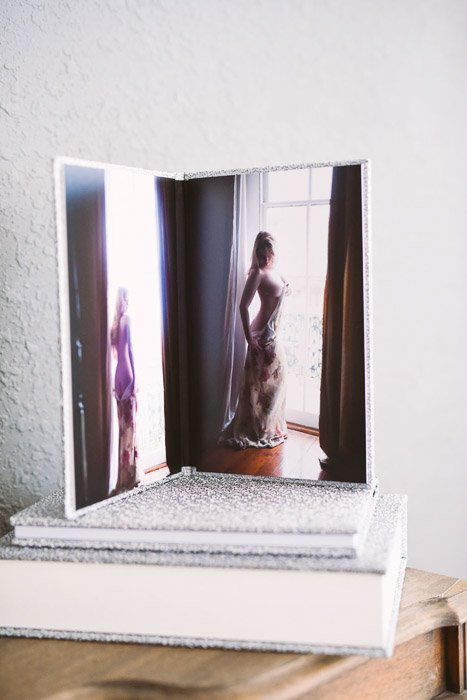 Una foto de producto de un portafolio de fotografía boudoir