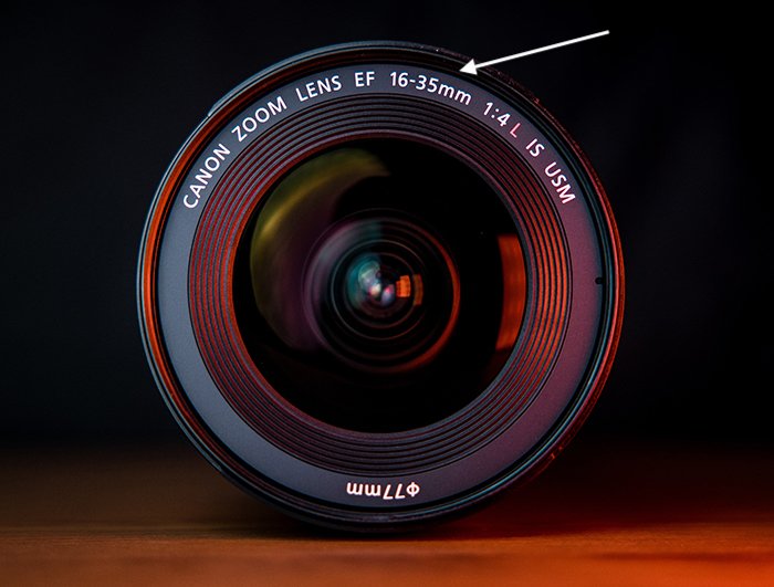 lente de la cámara etiquetada con distancia focal