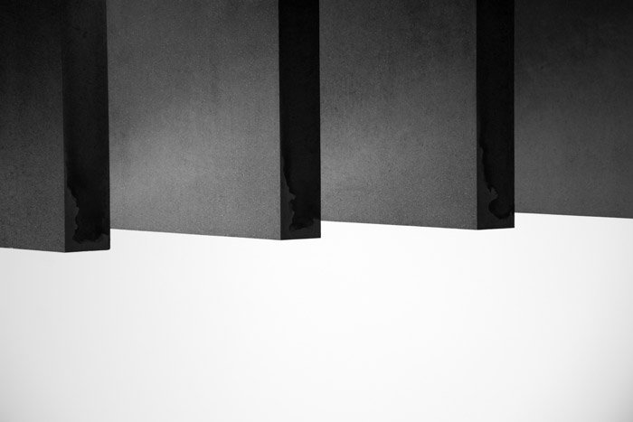 Visión abstracta de formas geométricas en blanco y negro.