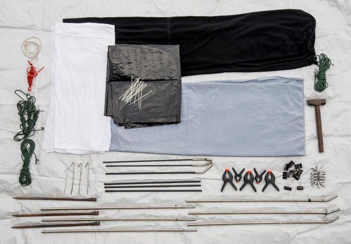 Foto de los materiales necesarios para montar un estudio exterior con luz natural.