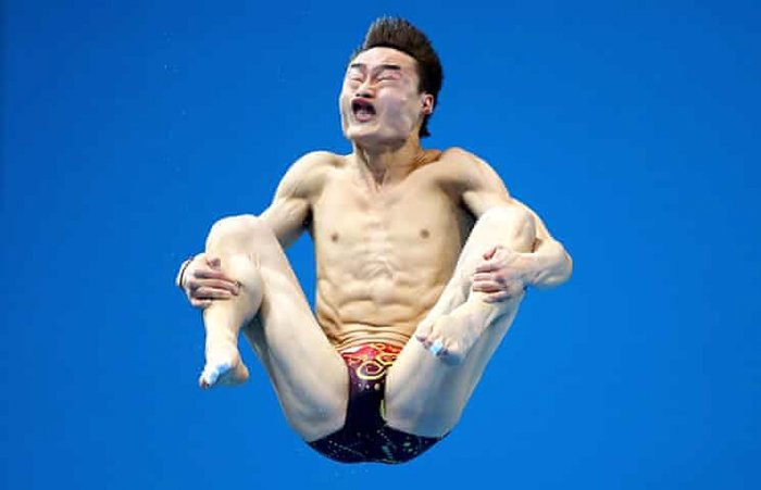 Foto graciosa de una gimnasta
