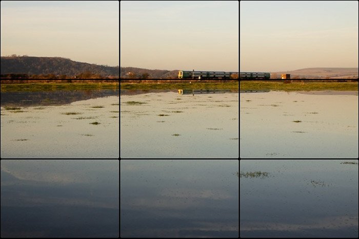 Un paisaje sereno con la regla de los tercios superpuesta: reglas de composición fotográfica