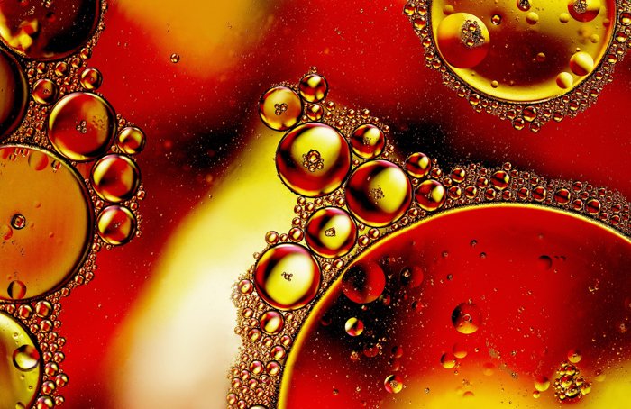 Plano macro de aceites abstractos y agua