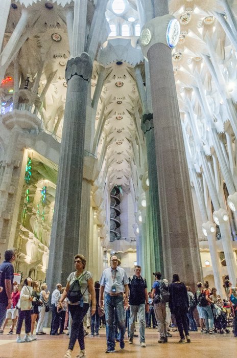 El impresionante interior de la Sagrada Familia de Barcelona