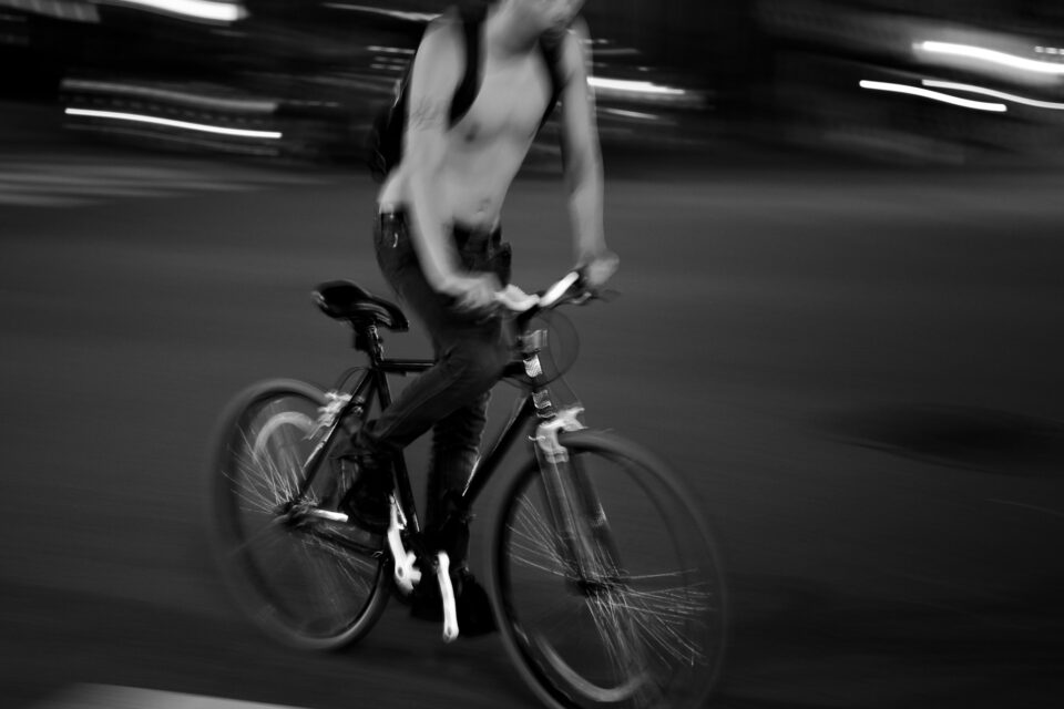 Foto de la calle en blanco y negro