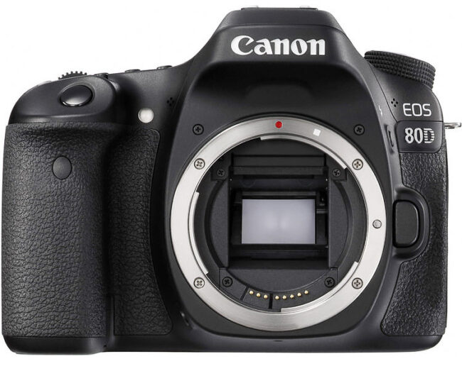 Vista frontal de la Canon 80D