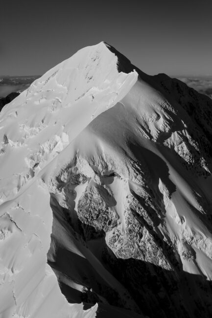 Cordillera en blanco y negro, capturada con Fuji XF 35mm f/2 R WR