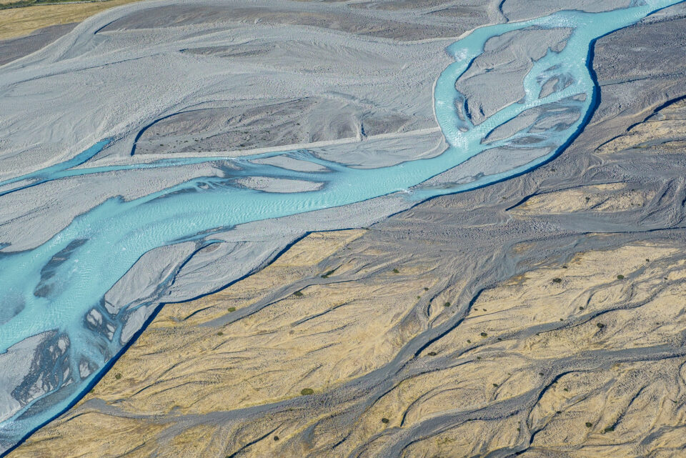 Imagen de un río glacial, capturada con Fujifilm XF 35mm f/2 R WR