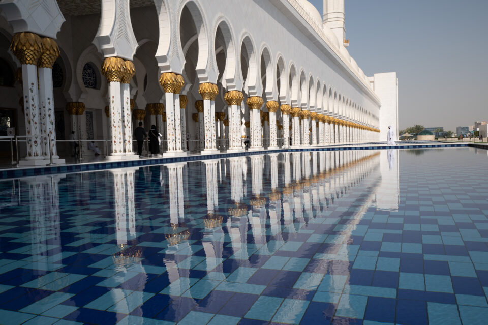 Gran-mezquita-ropa-blanca