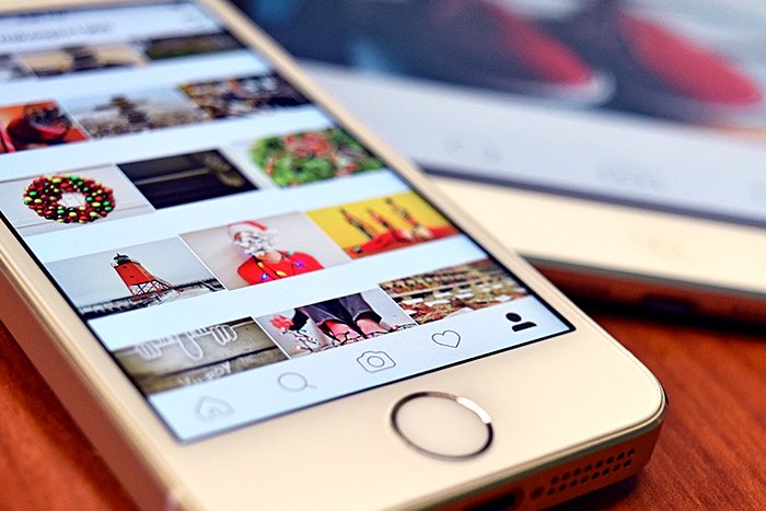 Un primer plano de un teléfono inteligente abierto en Instagram