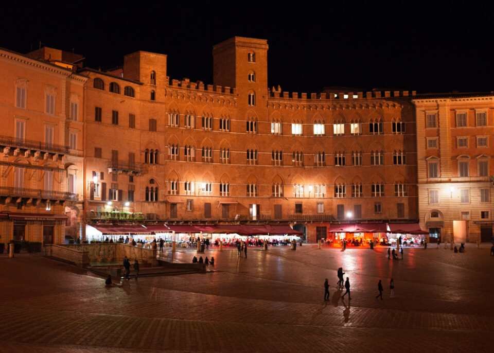 Siena Calle de Noche 35mm f1.8