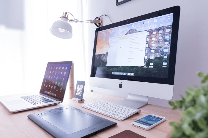 un espacio de trabajo de Mac ideal para la edición de fotos y videos de lapso de tiempo