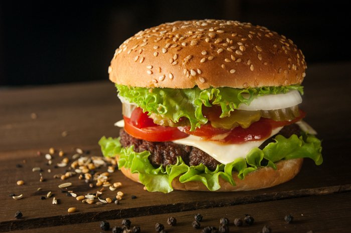 Foto de primer plano de una deliciosa hamburguesa