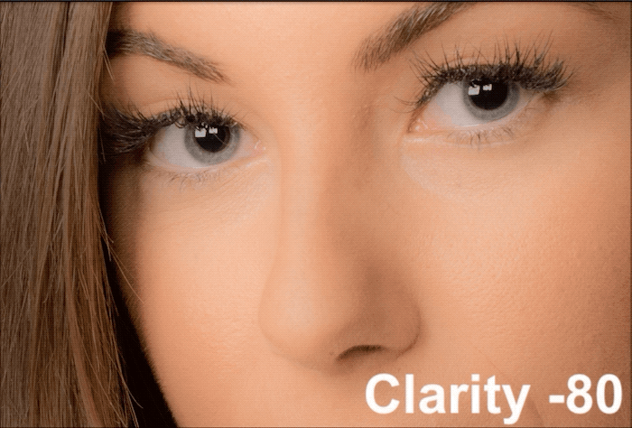 Gif animado que muestra los efectos del control deslizante de control de texturas de Lightroom en un retrato de cerca de una modelo femenina