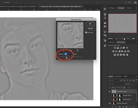 Captura de pantalla del espacio de trabajo de Photoshop que muestra el cuadro de diálogo Desenfoque gaussiano y los resultados.