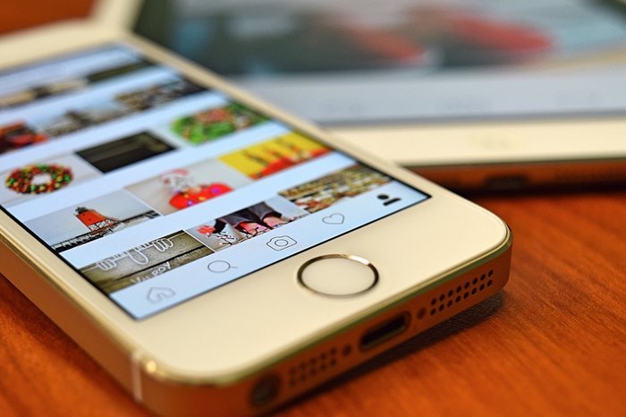 Un primer plano de un teléfono inteligente abierto en Instagram